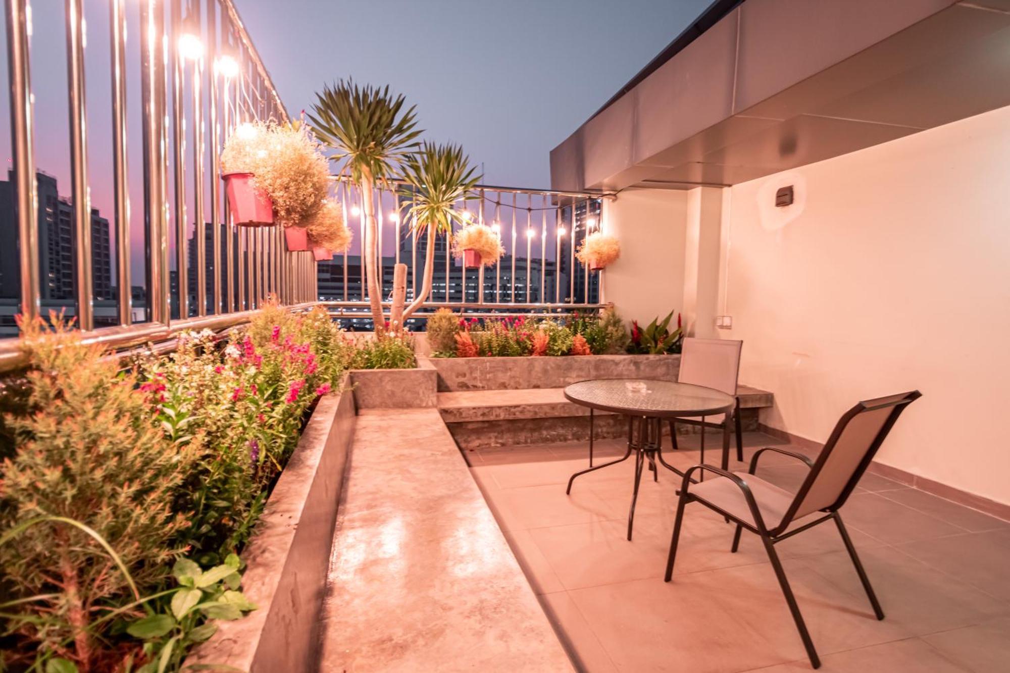The Victory View (Adults Only) Hotel Bangkok Buitenkant foto